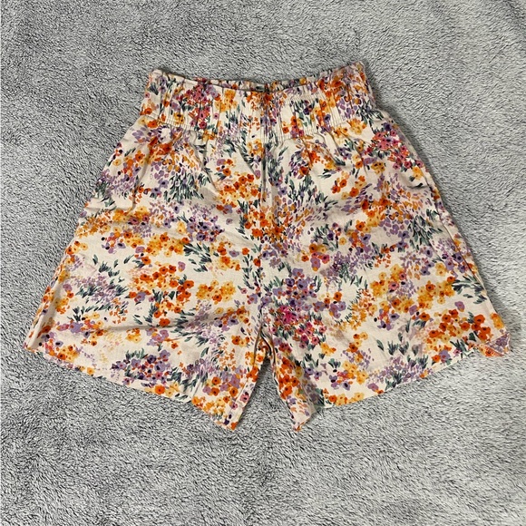 H&M Floral Linen Shorts - Picture 4 of 9